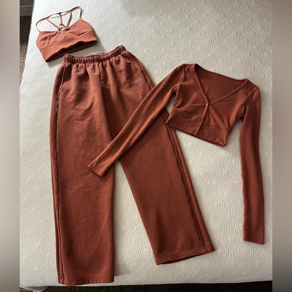 ALO Yoga Women's Accolade sweatpants & bra and cardigan XXS/XS soft Terracotta